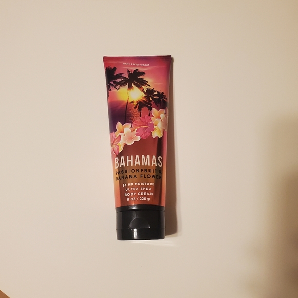 Bath & Body Works Bahamas Passionfruit & Banana Flower Lotion - Picture 4 of 5
